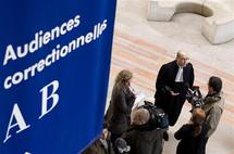 CRETEIL, Val-de-Marne - La compagnie aérienne britannique à bas prix EasyJet a comparu vendredi devant le tribunal correctionnel de Créteil (Val-de-Marne) pour "travail dissimulé".