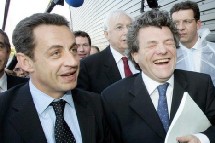 Avec Borloo, le candidat UMP affiche sa carte sociale Avec Borloo, le candidat UMP affiche sa carte sociale