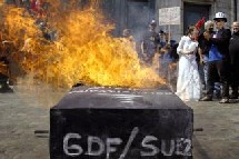 Le comité d'entreprise de GDF refuse de se prononcer sur la fusion avec Suez Le comité d'entreprise de GDF refuse de se prononcer sur la fusion avec Suez