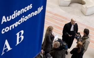 CRETEIL, Val-de-Marne - La compagnie aérienne britannique à bas prix EasyJet a comparu vendredi devant le tribunal correctionnel de Créteil (Val-de-Marne) pour "travail dissimulé".