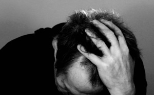 Licencier un salarié pour absence prolongée : Il faut le remplacer définitivement.
